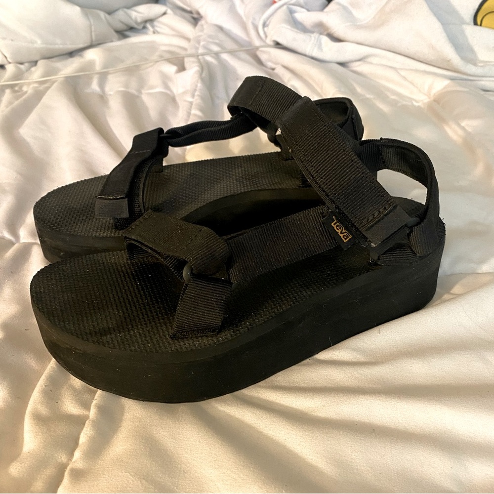 Teva’s- platform sandal - black size 7